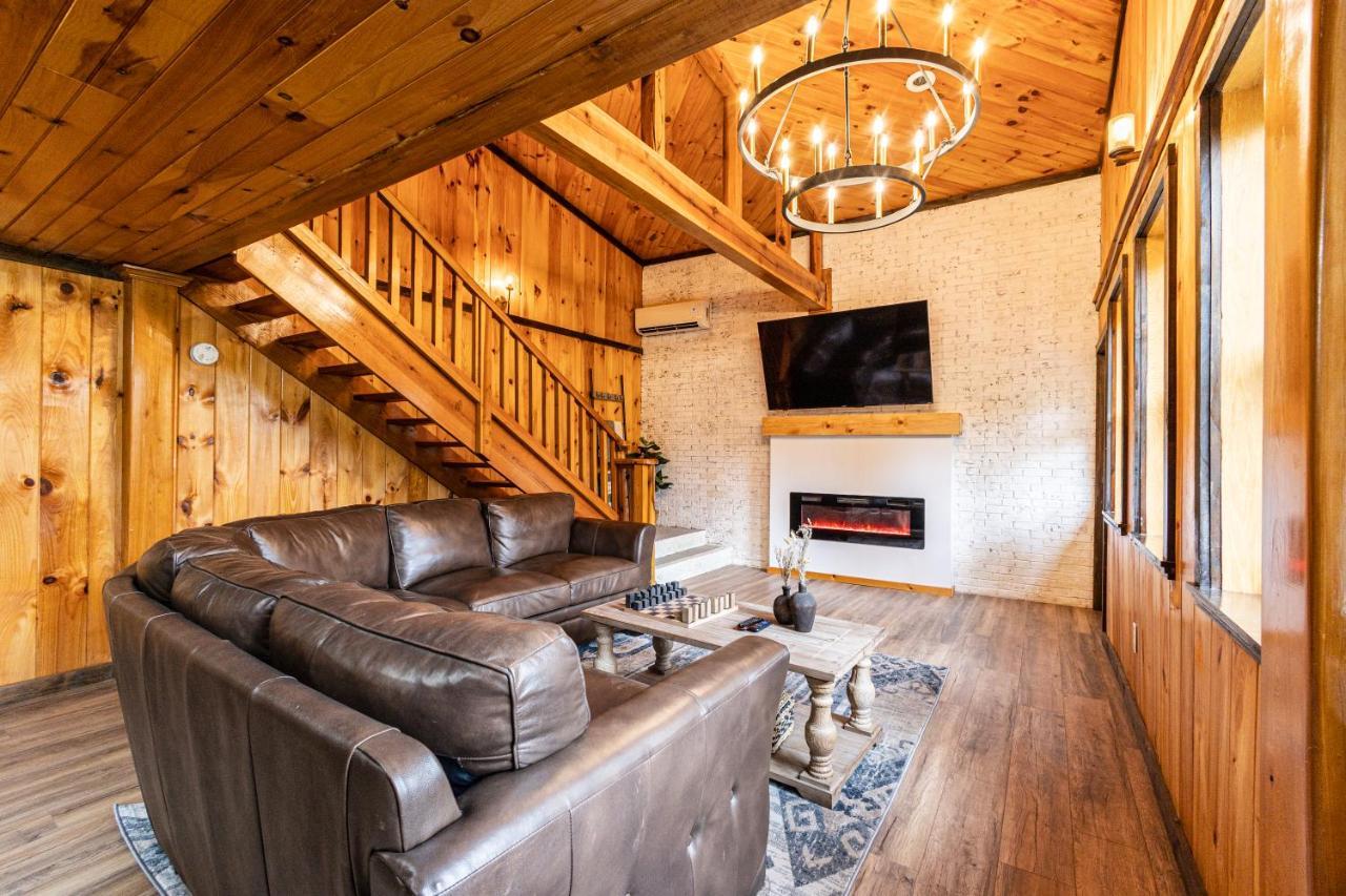 Fun Cabin With Hot Tub, Pool Table & Fire Pit - Big Blue บรายซันซิตี ภายนอก รูปภาพ