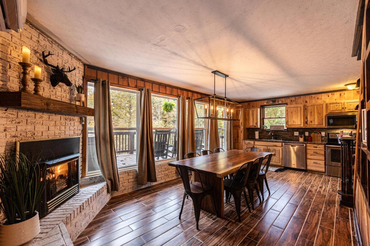 Fun Cabin With Hot Tub, Pool Table & Fire Pit - Big Blue บรายซันซิตี ภายนอก รูปภาพ