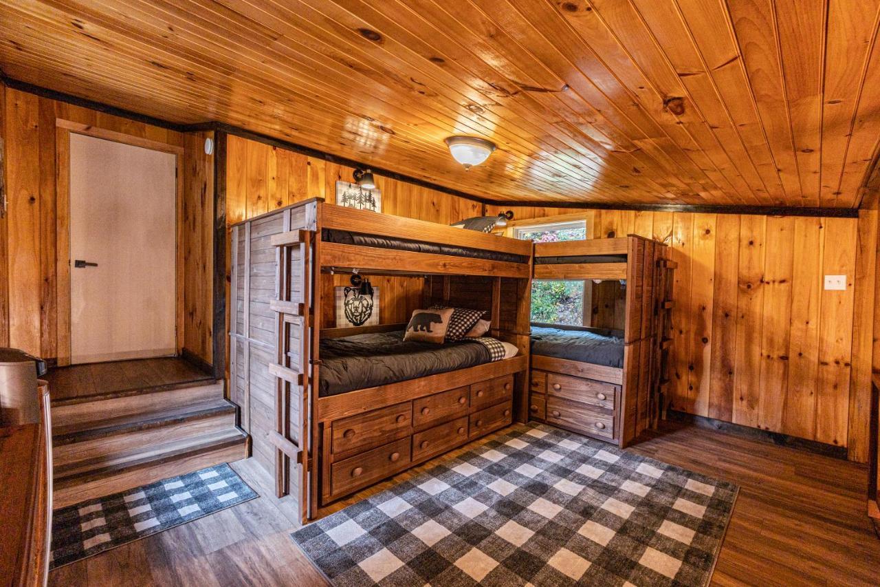 Fun Cabin With Hot Tub, Pool Table & Fire Pit - Big Blue บรายซันซิตี ภายนอก รูปภาพ