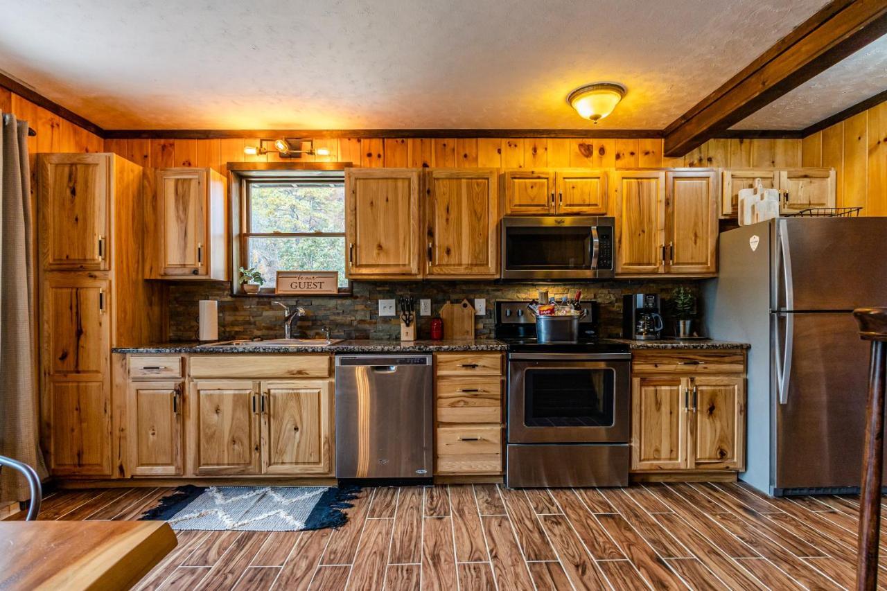 Fun Cabin With Hot Tub, Pool Table & Fire Pit - Big Blue บรายซันซิตี ภายนอก รูปภาพ
